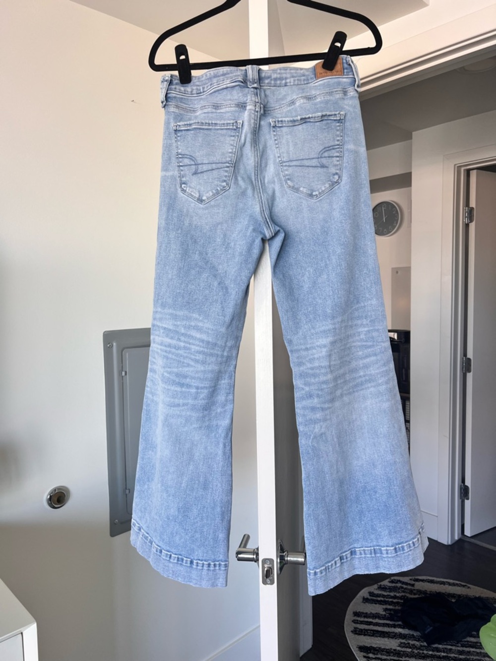 American Eagle Flare Light Wash Jeans- Mid Rise- Size 10 - Picture 4 of 8